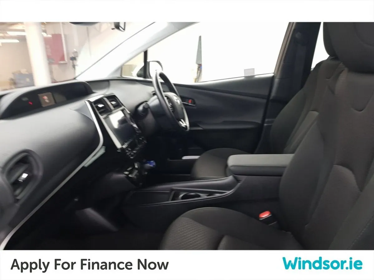 Toyota Prius 1.8 Hybrid Luxury - Image 4