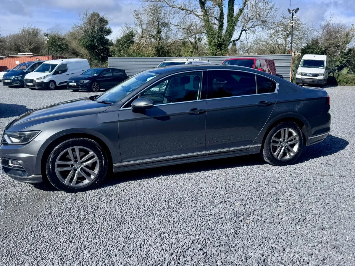 2016 Volkswagen Passat R-Line - Image 4