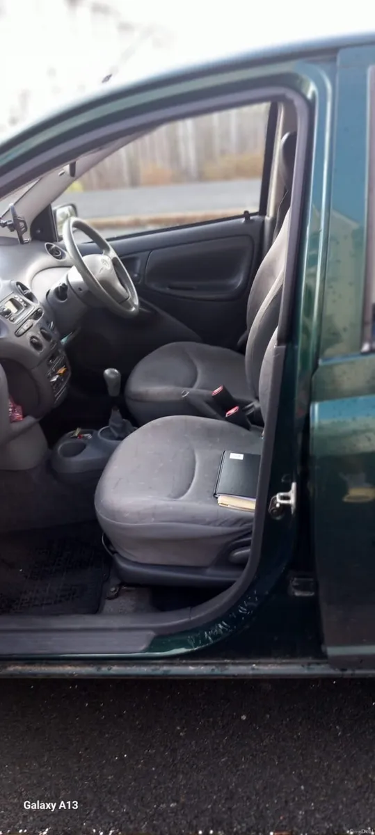 Toyota Yaris 2000 - Image 3