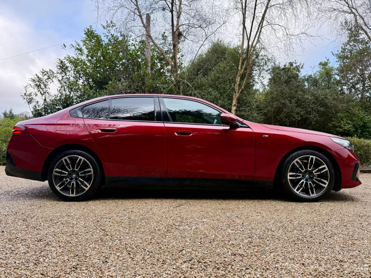 BMW 5-Series 530E M SPORT - Image 3