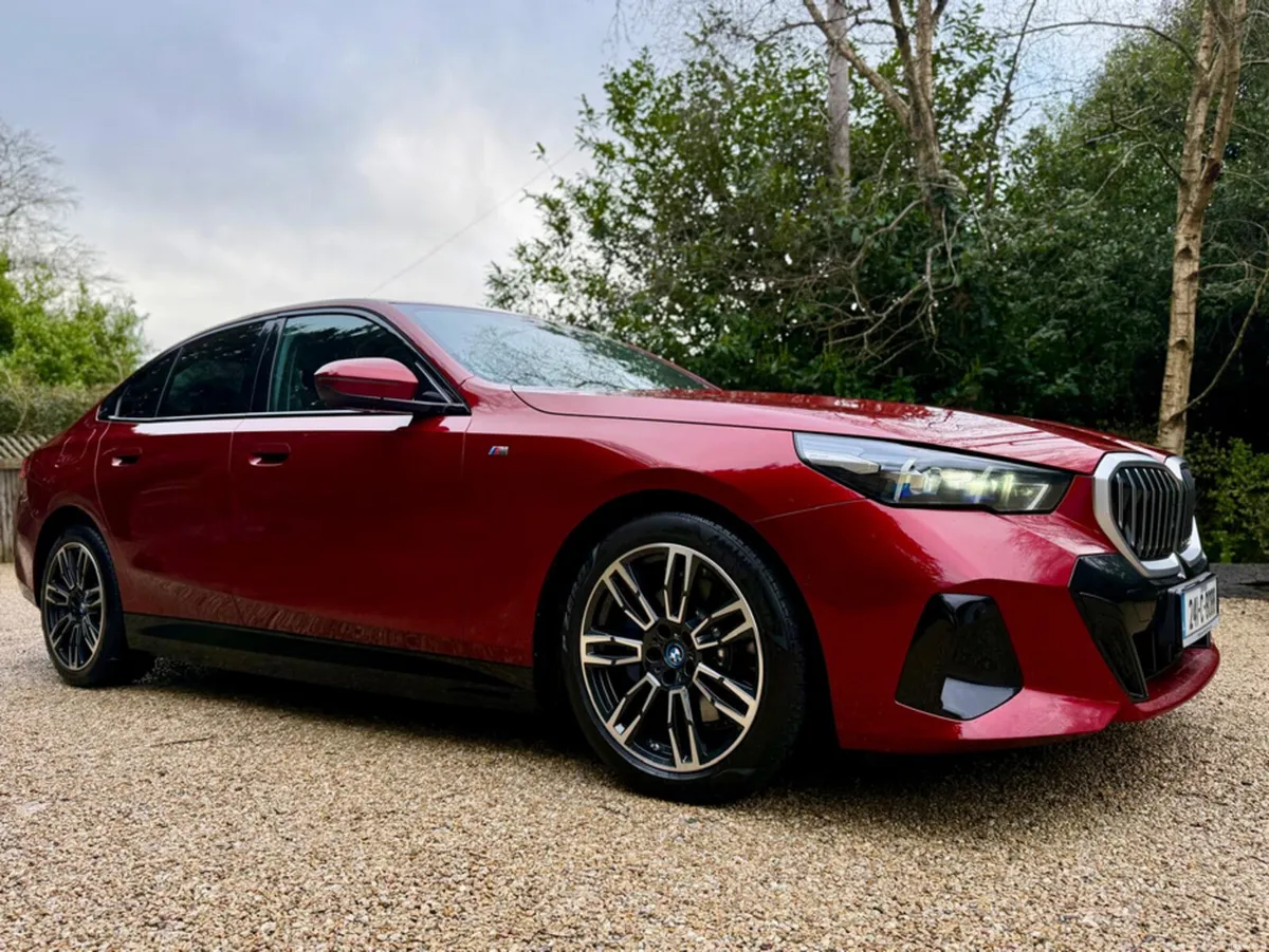 BMW 5-Series 530E M SPORT - Image 1