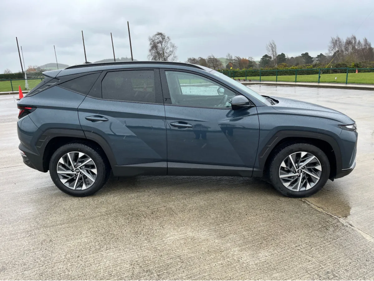 Hyundai Tucson IX35 EXECUTIVE 5DR - Image 2