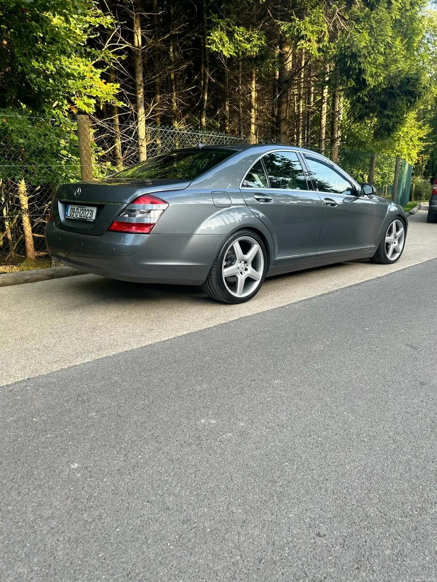S-Class Mercedes W221 - Image 2