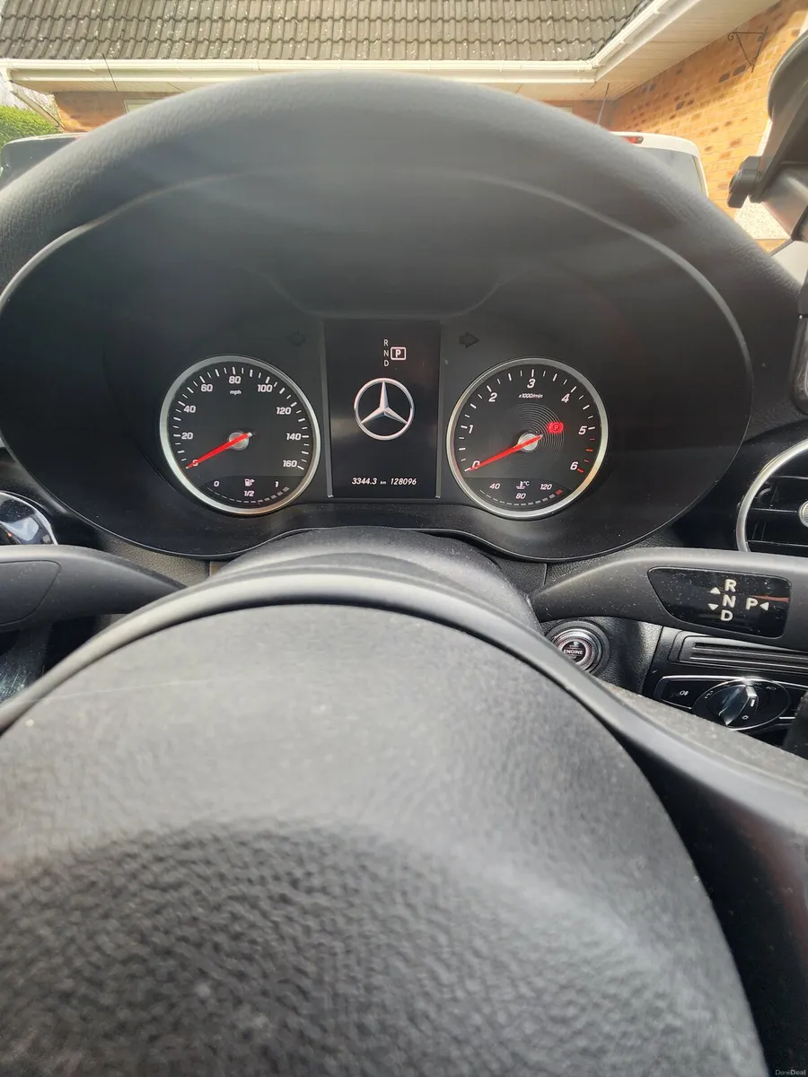 Mercedes-Benz C-Class 2019 - Image 3