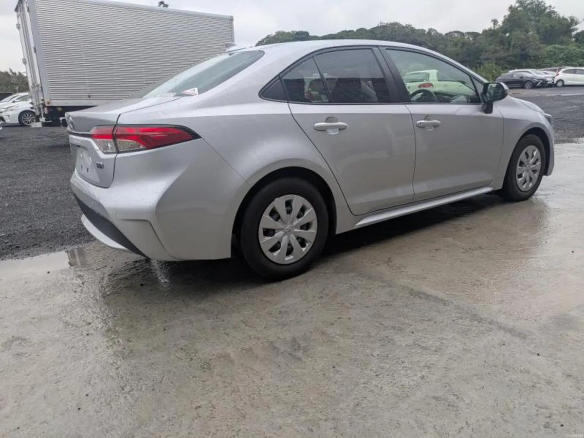 2023 Toyota Corolla Hybird Automatic 1 owner car - Image 4