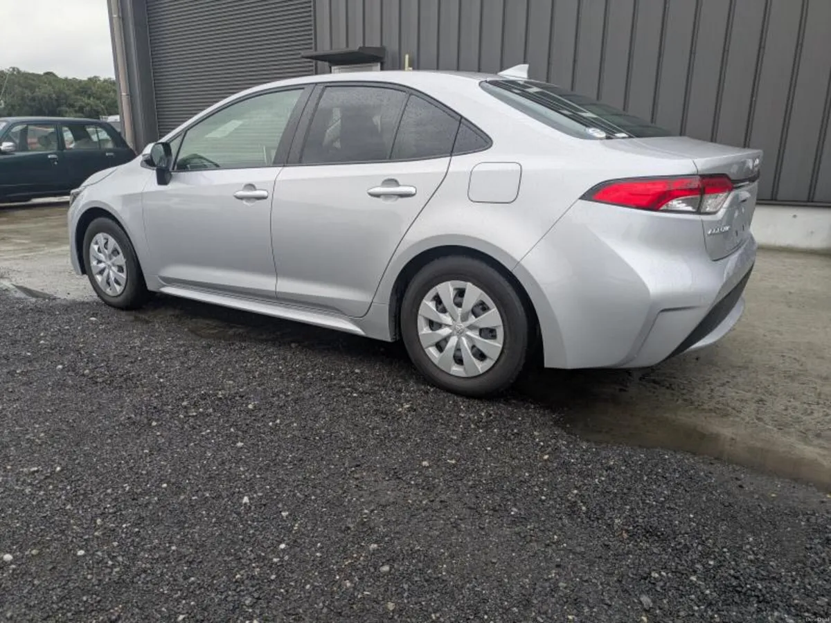 2023 Toyota Corolla Hybird Automatic 1 owner car - Image 3