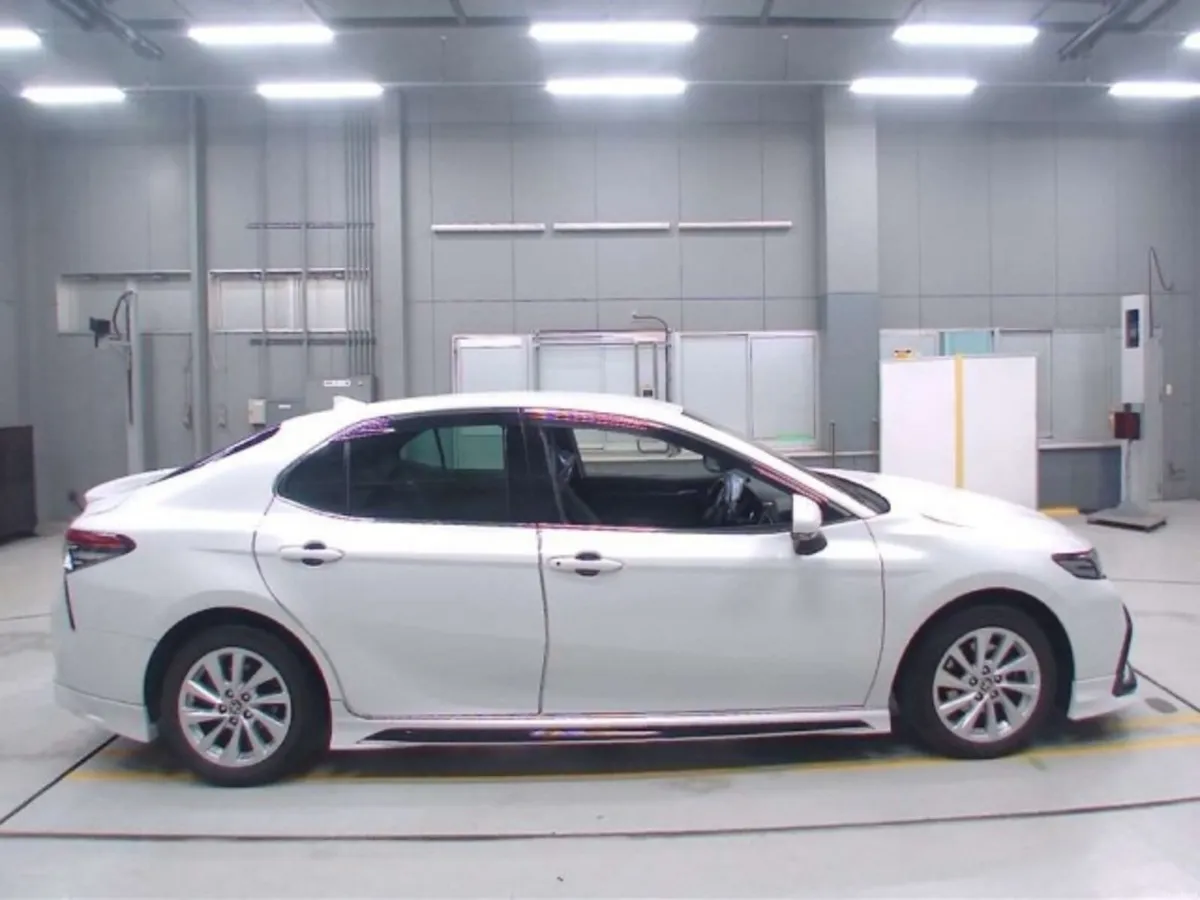 2021 Toyota Camry hybird automatic 1 owner - Image 3