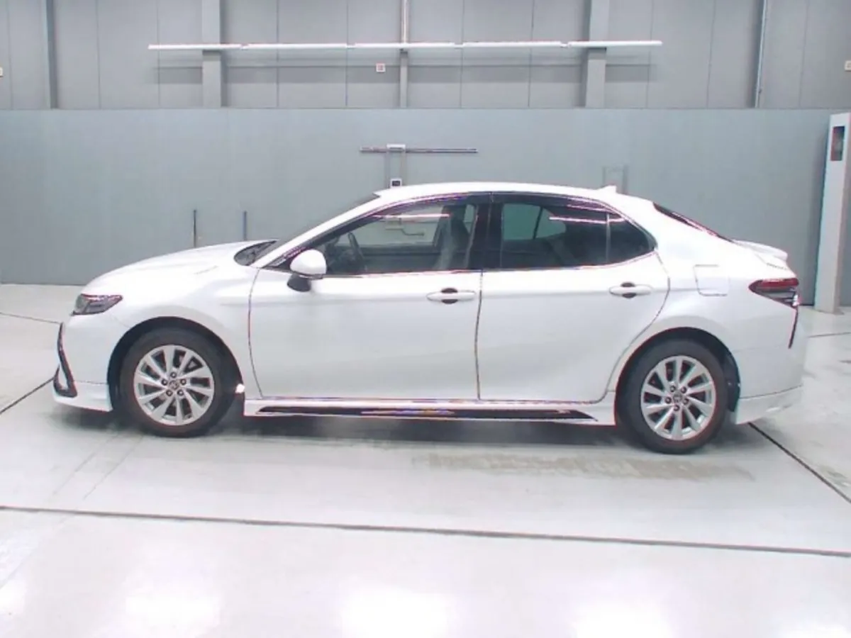 2021 Toyota Camry hybird automatic 1 owner - Image 4