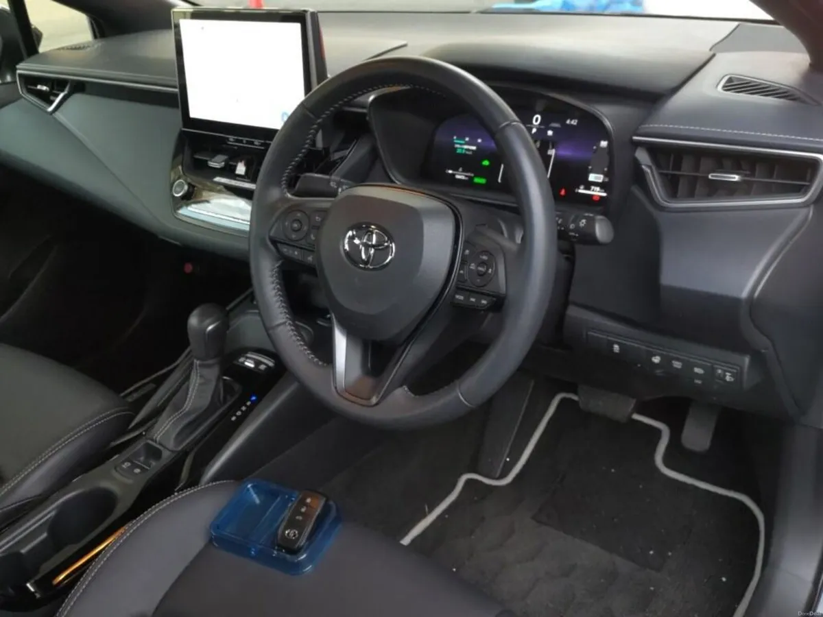 2024 242 TOYOTA COROLLA HYBRID AUTO 1 OWNER 10K KM - Image 4