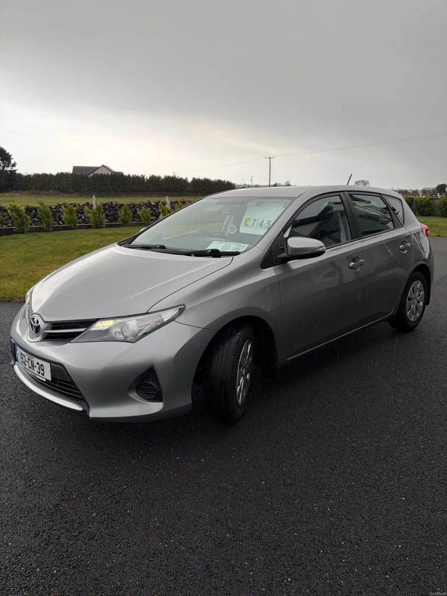 Toyota Auris 2015 - Image 2