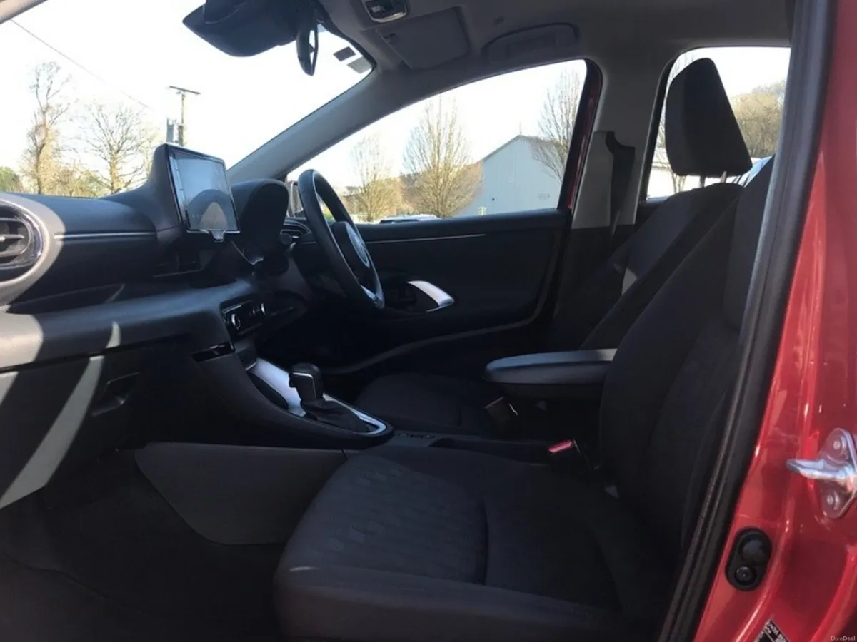 Toyota Yaris HYBRID LUNA - GRANDONS - Image 6