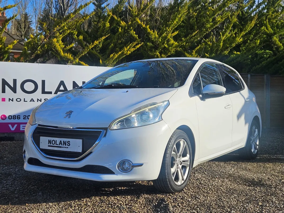 2015 Peugeot 208 allure automatic 37000km !! - Image 1
