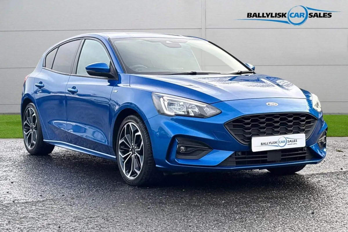 Ford Focus 1.5T EcoBoost 182PS ST-Line X in Desert - Image 1