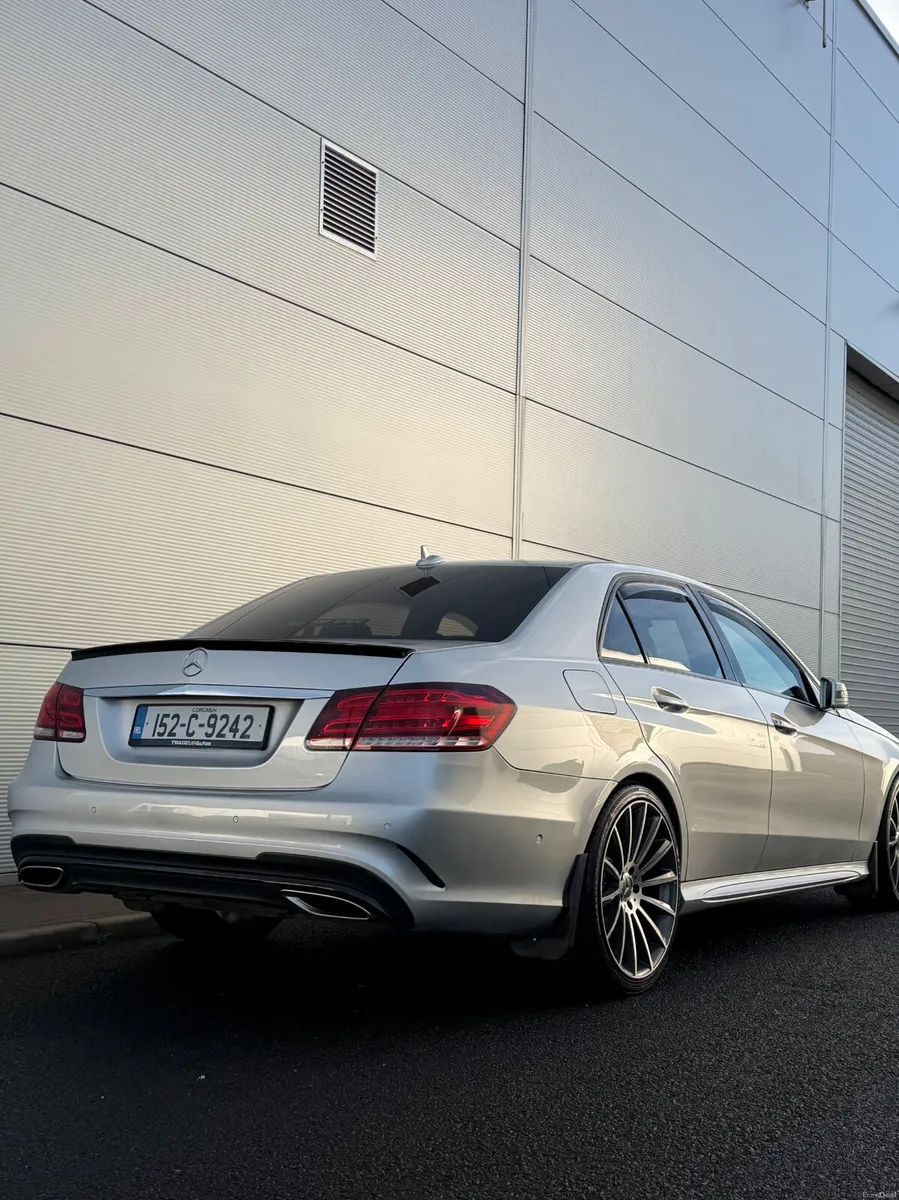 Mercedes-Benz E220d AMG NightEdition - Image 2