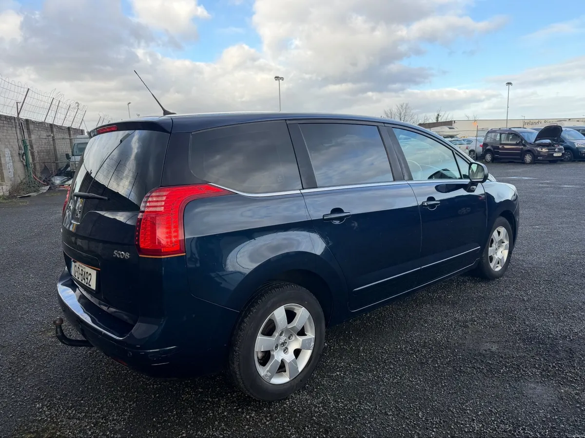 Peugeot 5008 2012 - Image 2