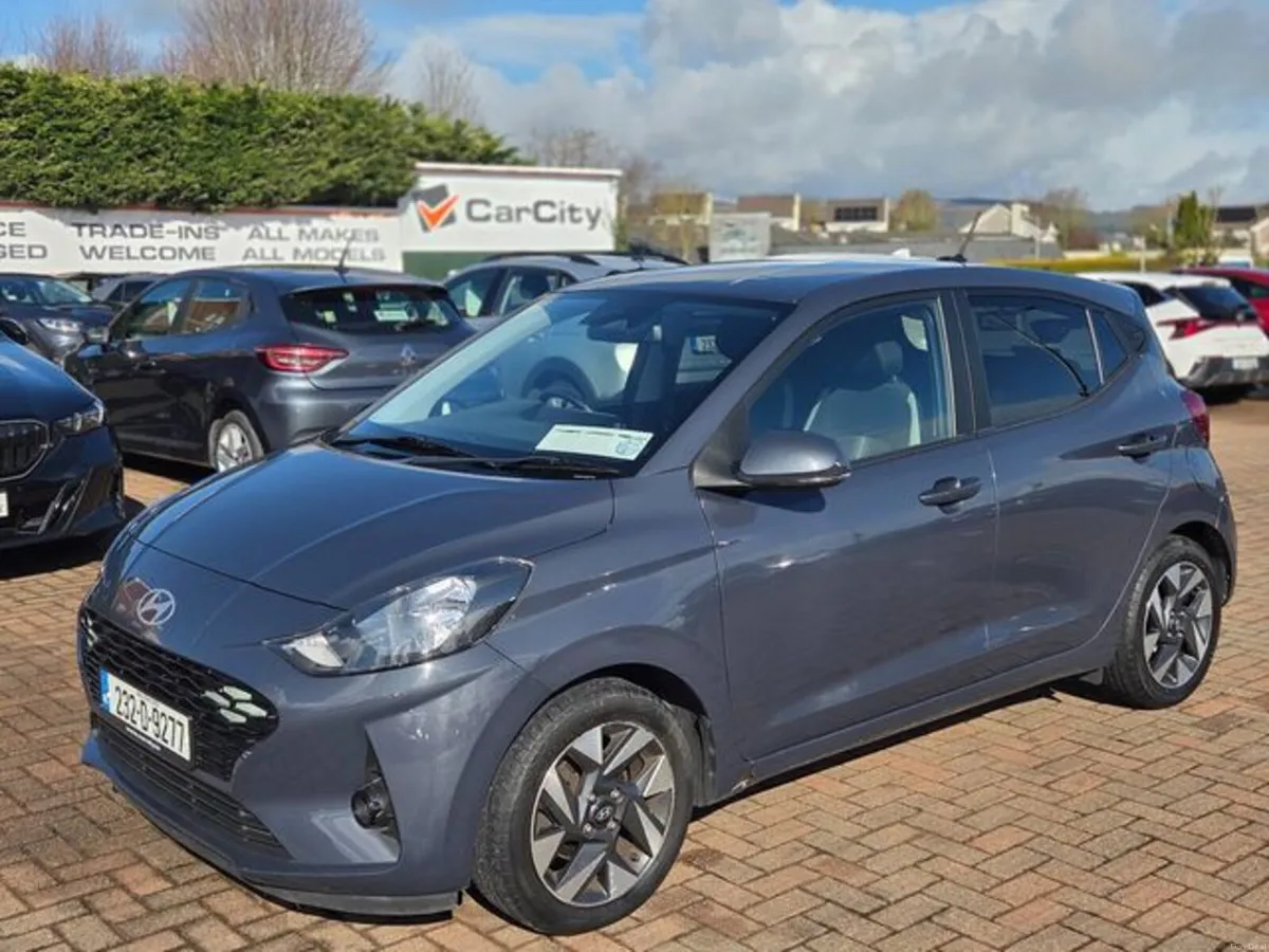 Hyundai i10 Deluxe Plus 5DR - Image 2
