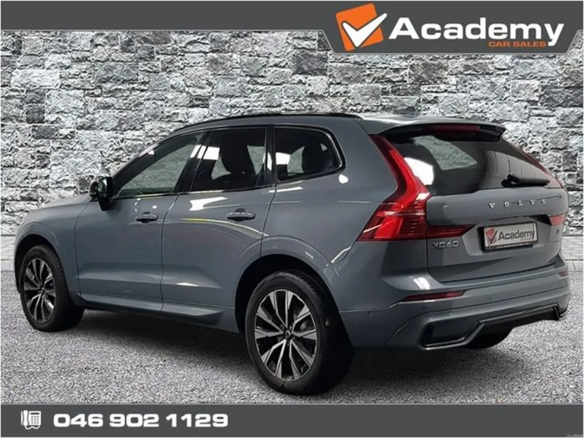 Volvo XC60 B4 Plus Dark 5DR Auto - Image 3