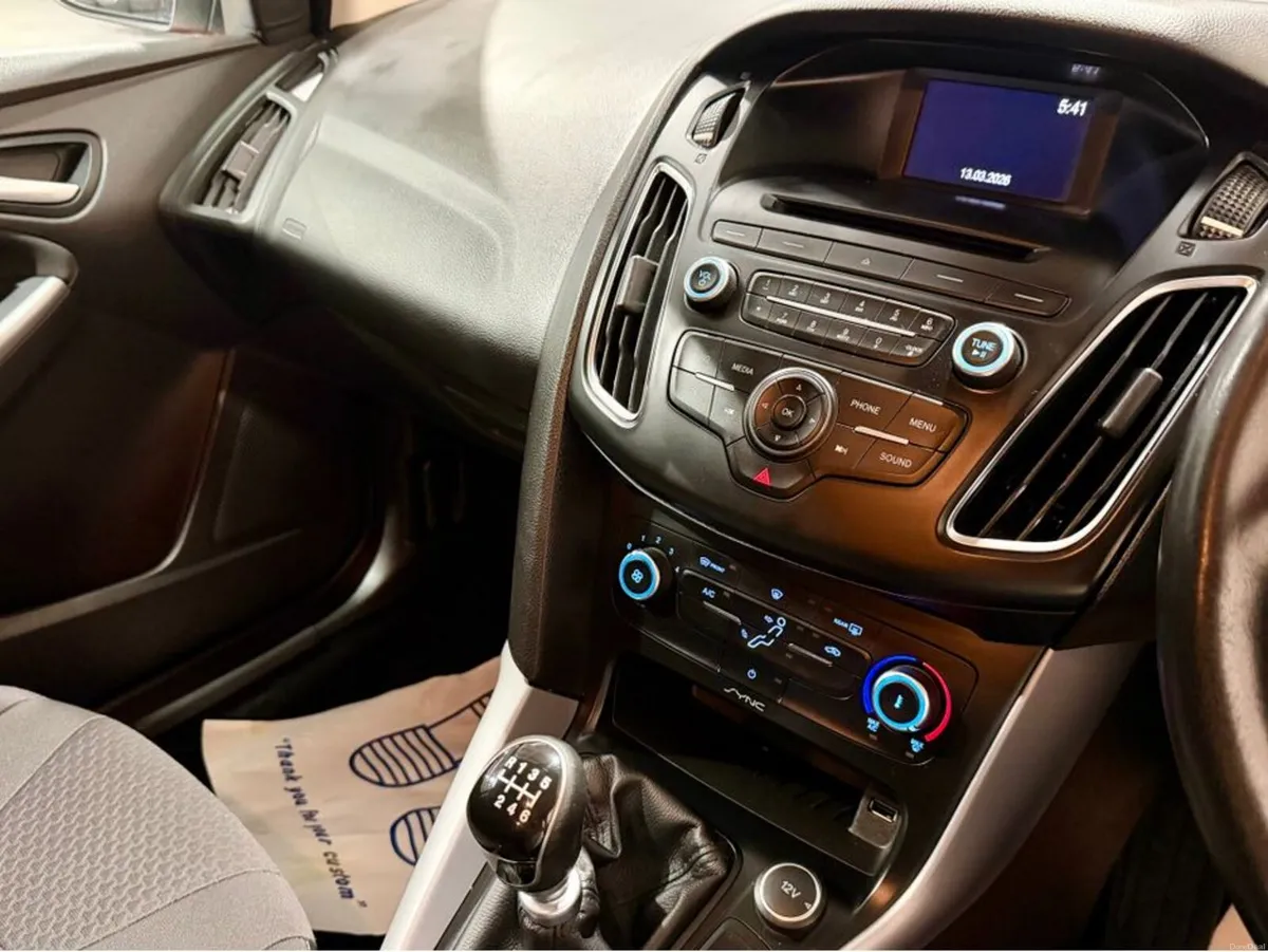 Ford Focus ZETEC 5DR 1.5 TD 95PS 6SPEED 4DR - Image 3