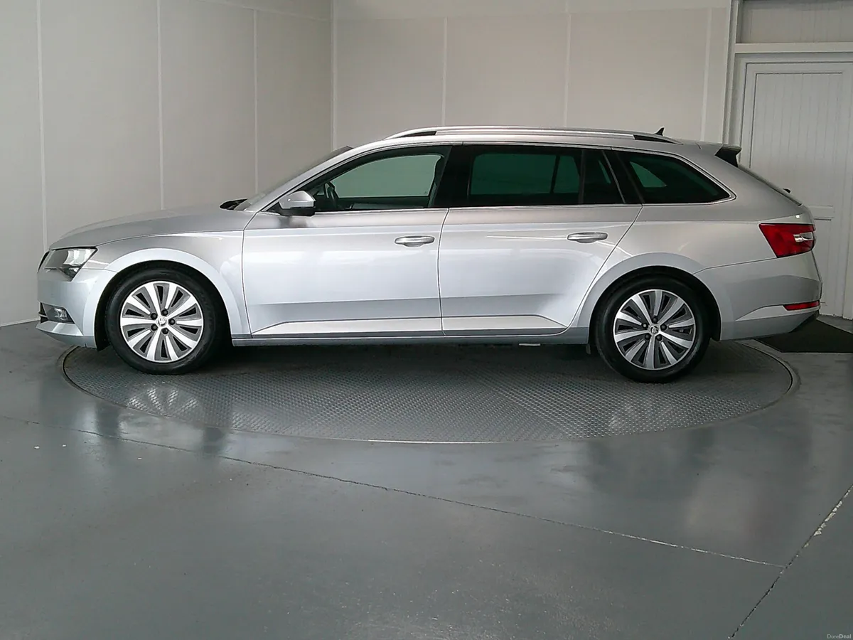 Skoda Superb 2017 - Image 4