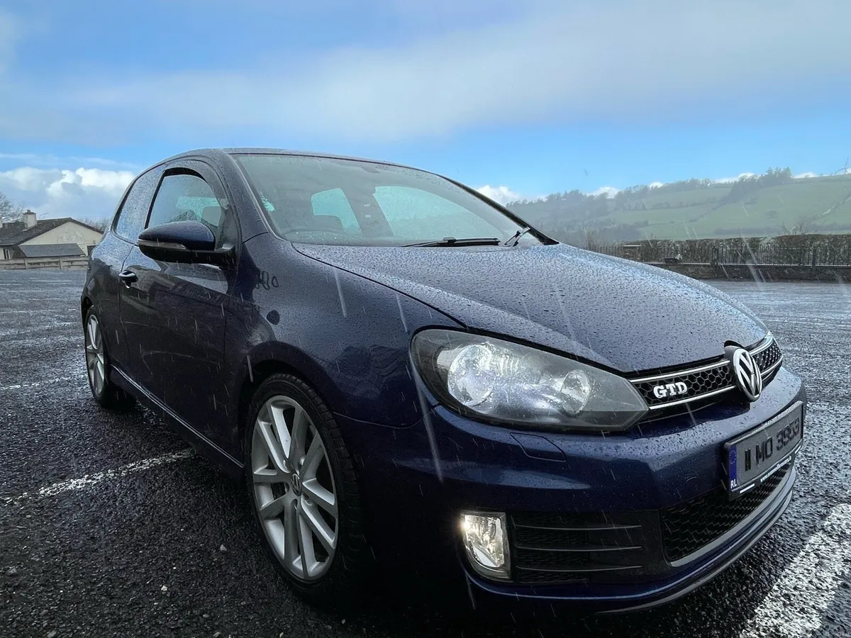 2011 Volkswagen Golf GTD - Image 2