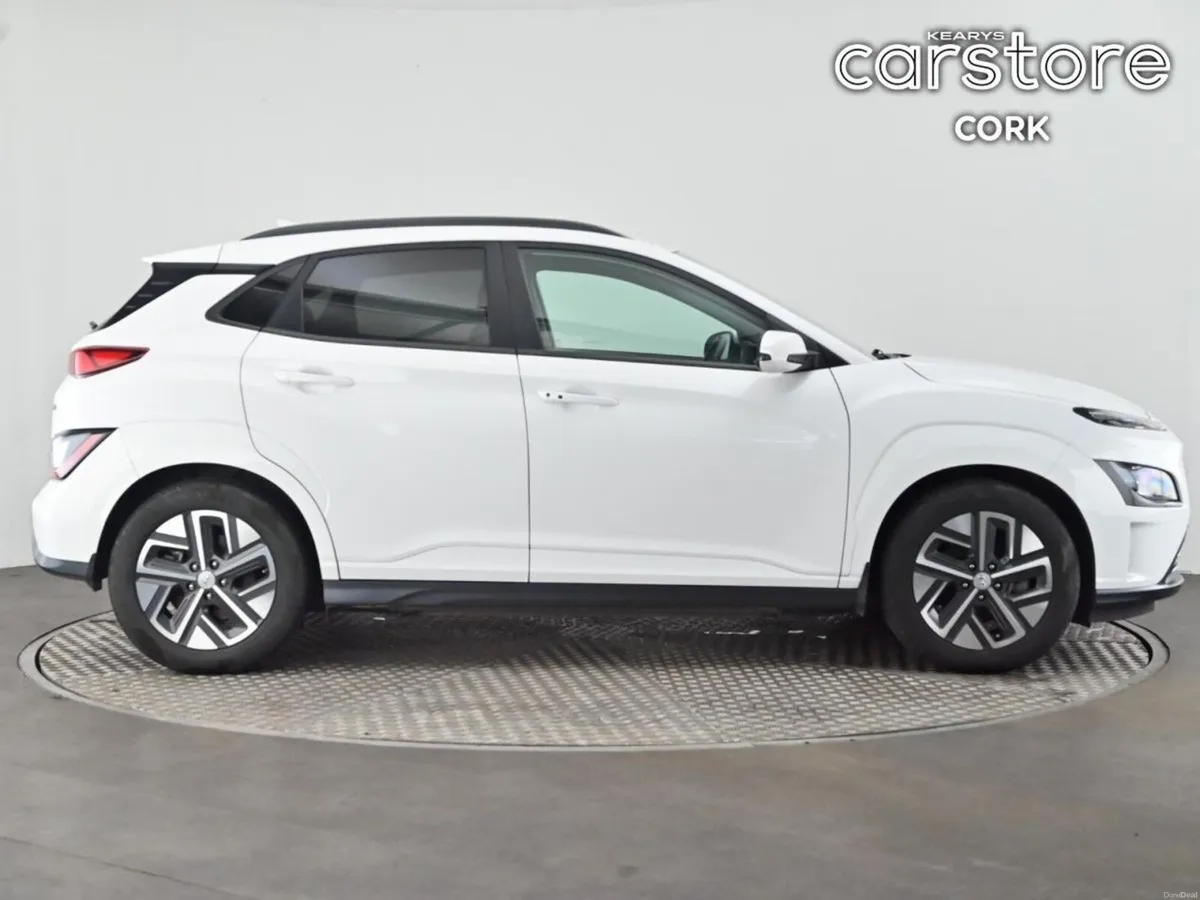 Hyundai KONA Kona EV Premium 64 kWh - Image 2