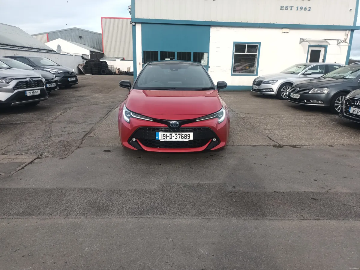 2019Toyota Corolla 1.8 Hybrid Luna Sport Hatchback - Image 3