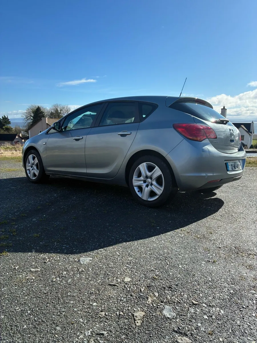 Opel Astra 2012 - Image 3