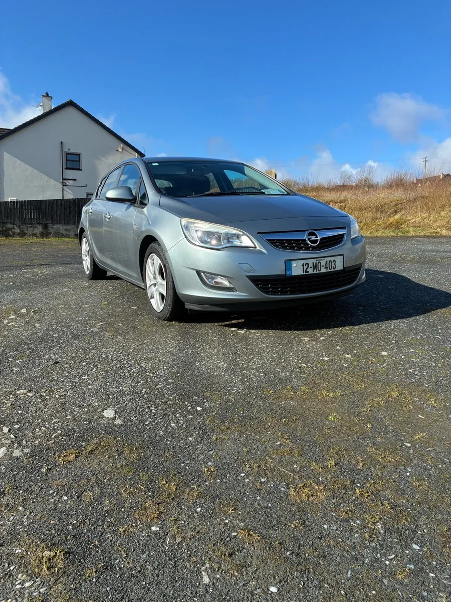 Opel Astra 2012 - Image 1