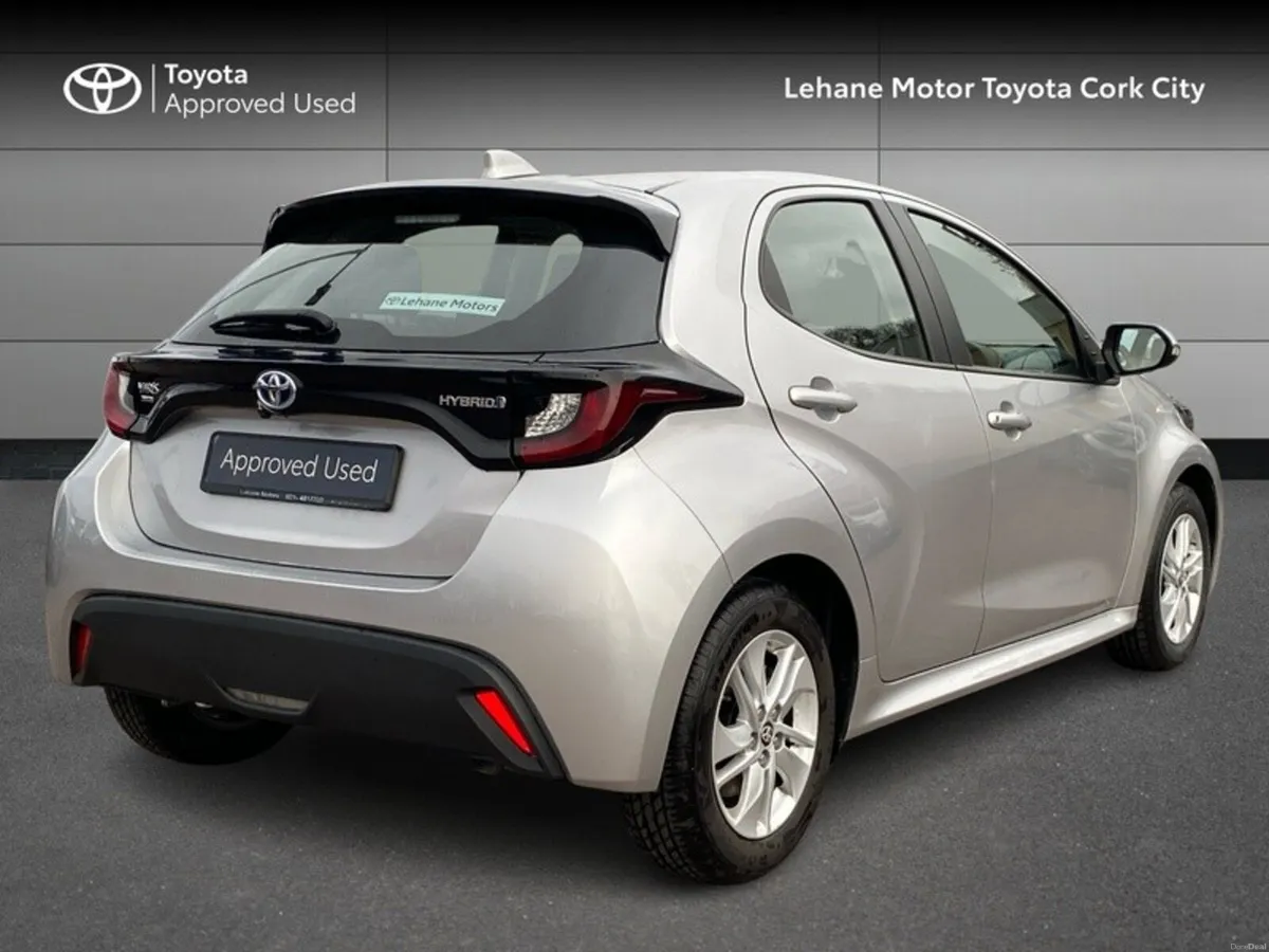 Toyota Yaris YARIS HYB LUNA - Image 2
