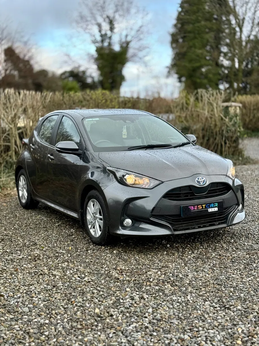 2022 Toyota Yaris 1.5 Hybrid Luna Automatic - Image 3