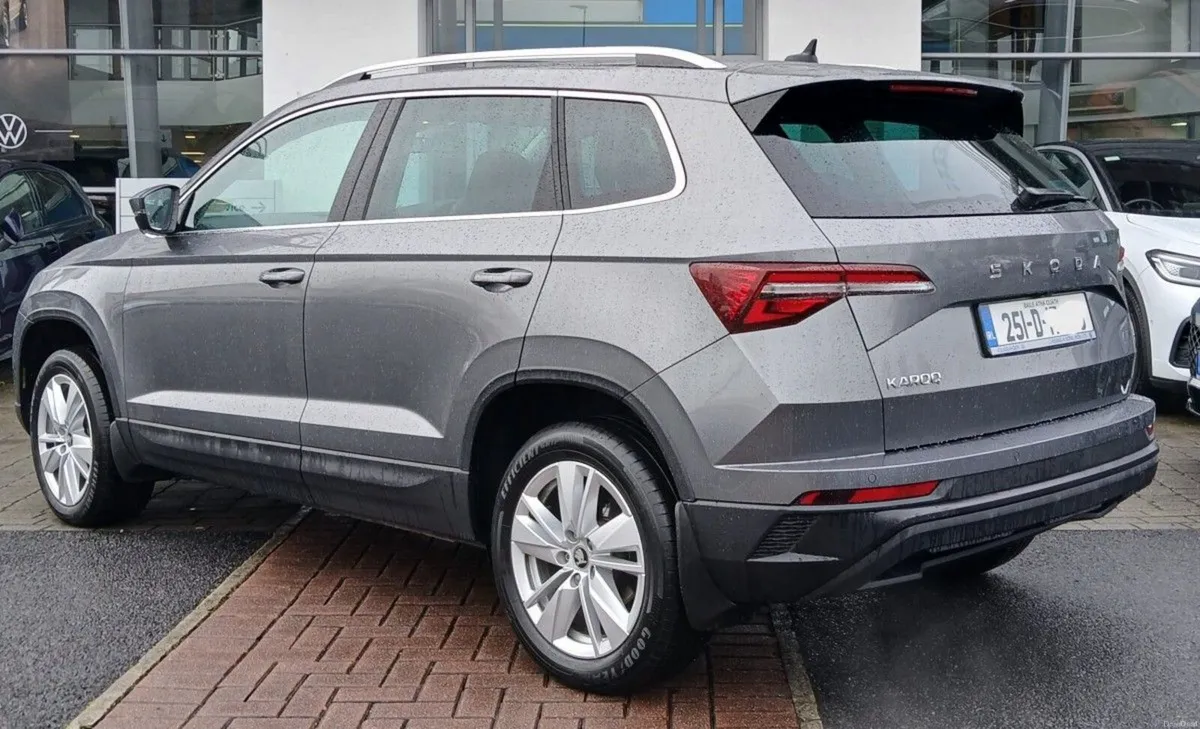 Skoda Karoq SELECTION 2.0TDI 115HP **HEATED FRONT - Image 2