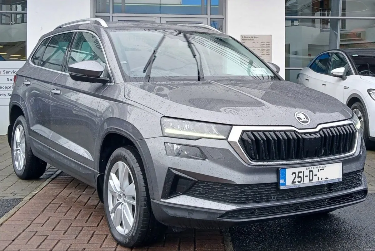 Skoda Karoq SELECTION 2.0TDI 115HP **HEATED FRONT - Image 1