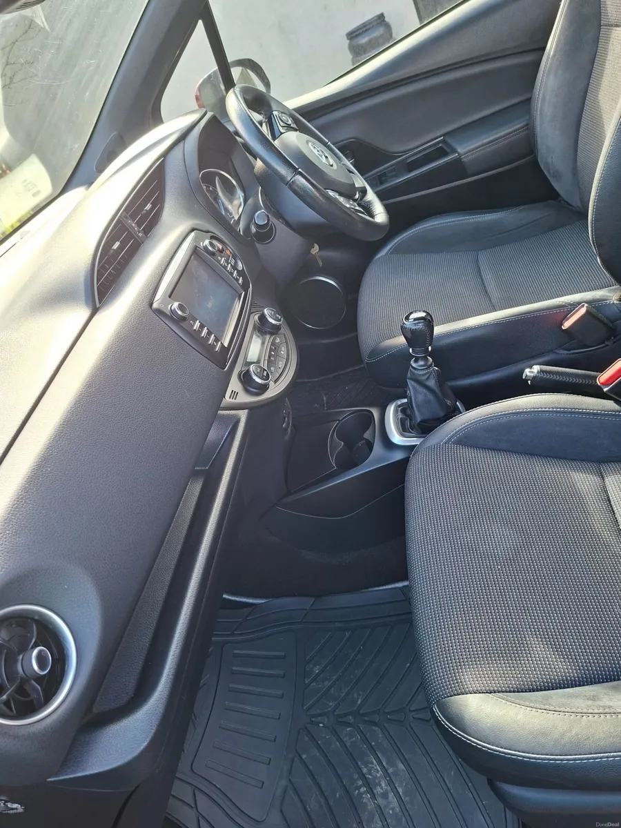 Toyota Yaris 2017 - Image 3