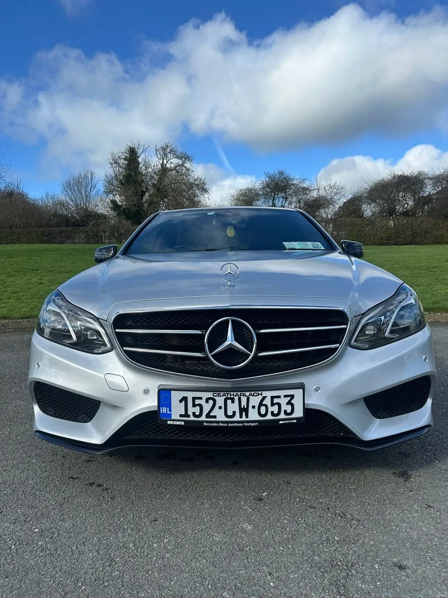Mercedes Benz E 220 AMG Night Edition - Image 2