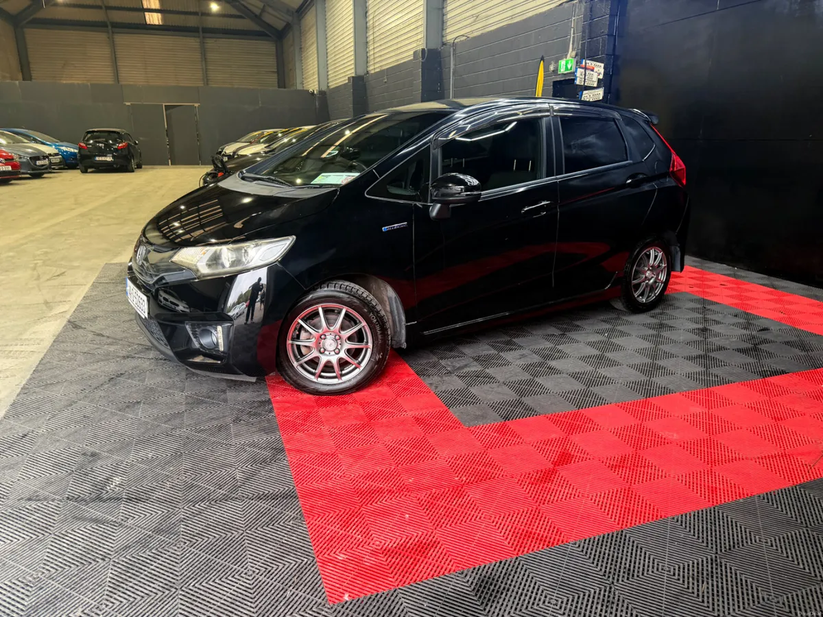 Honda Fit 2014 Hybrid - Image 2