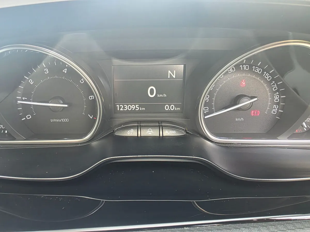 2015 Peugeot 2008 Automatic 1.2 - Image 2