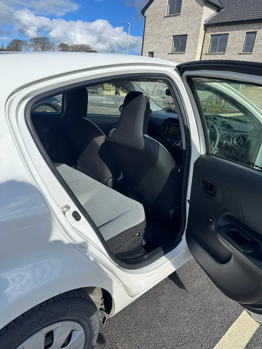 Toyota Aqua Hybrid 2016 - Image 2