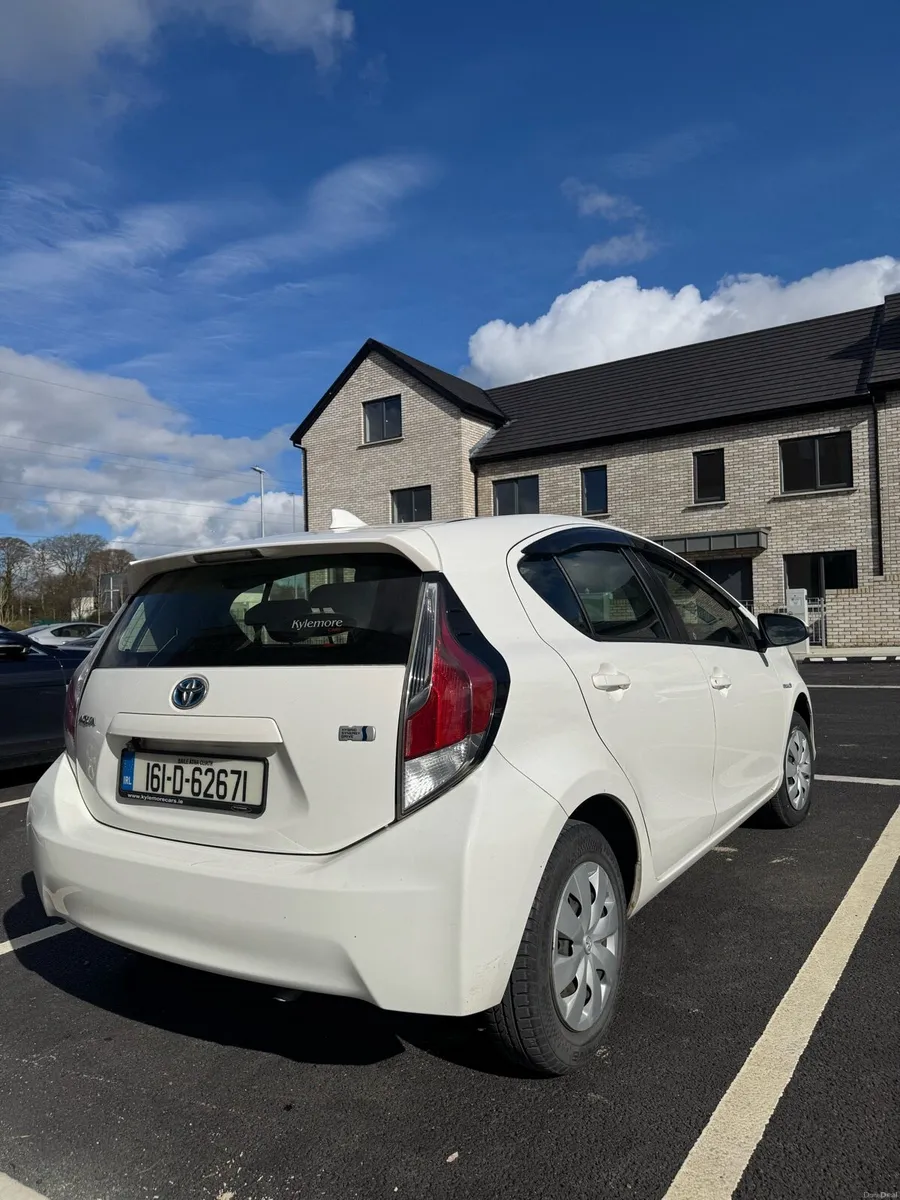 Toyota Aqua Hybrid 2016 - Image 4