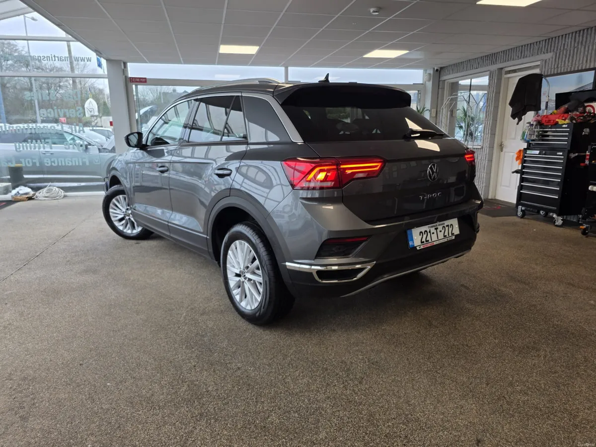 Volkswagen T-Roc 1.0 TSI Design 110 bhp 2022 - Image 4