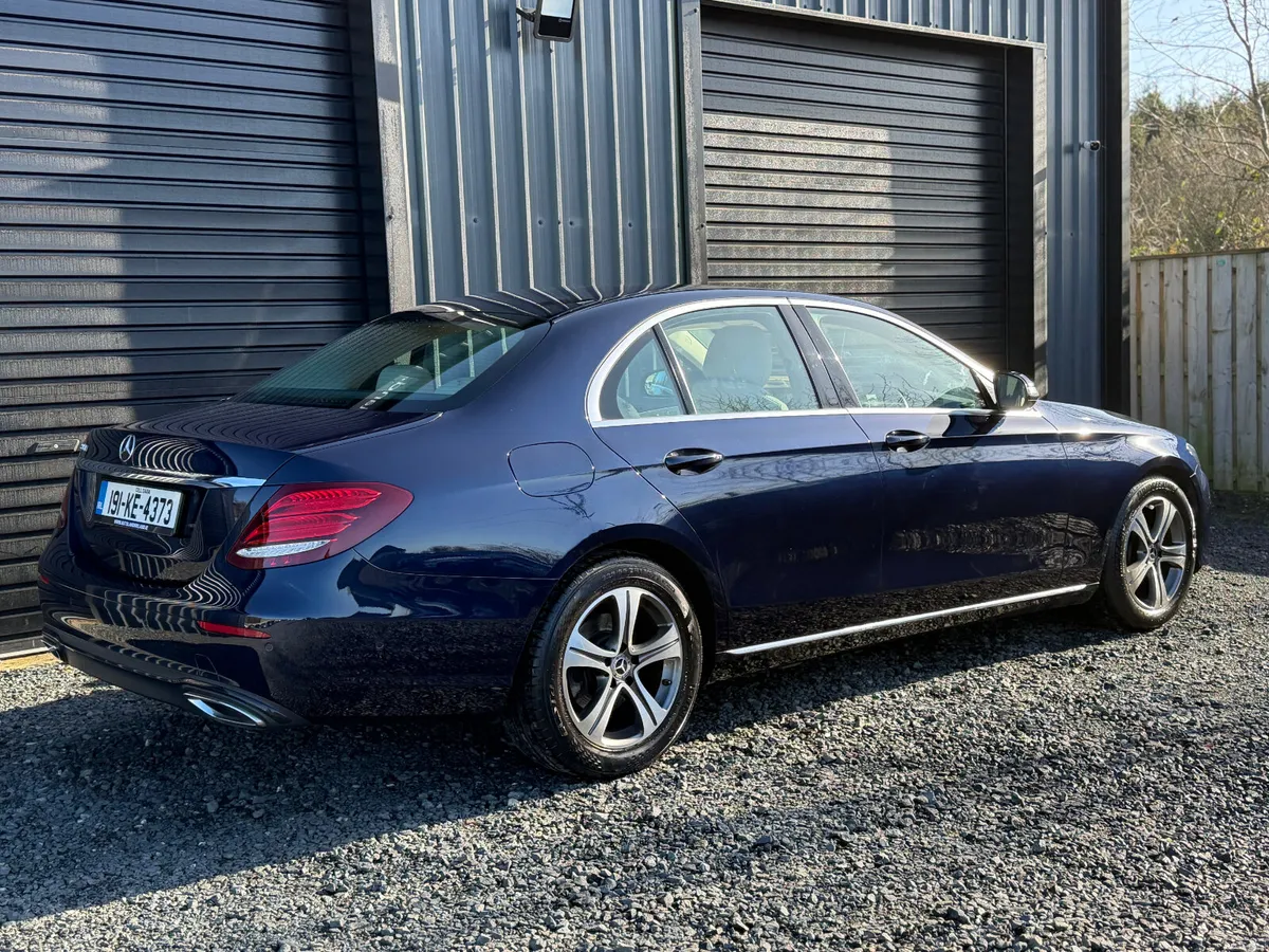 191 Mercedes E220 Premium - Image 3