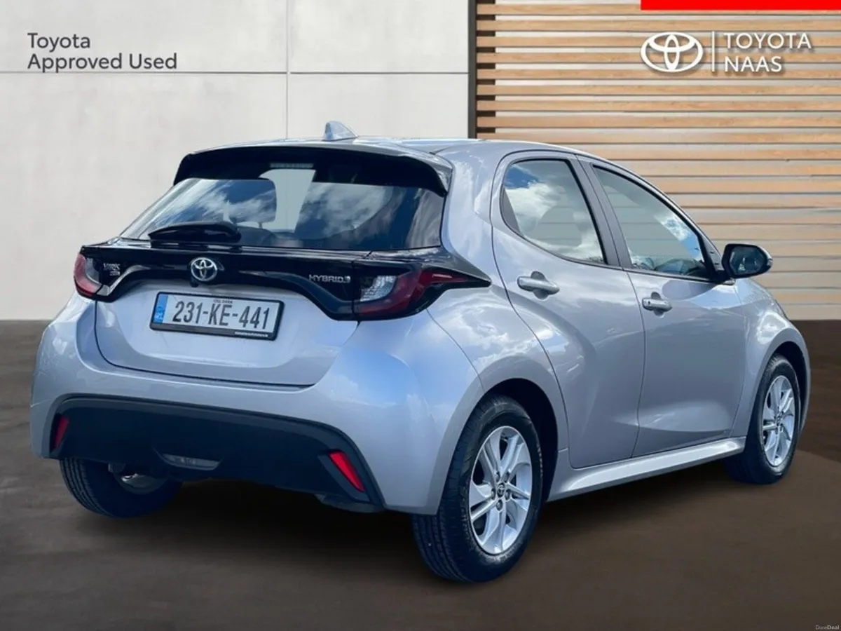 Toyota Yaris 1.5 HYBRID LUNA 4DR AUTO - Image 2