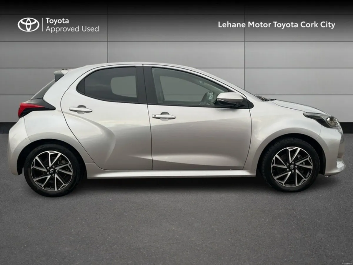Toyota Yaris HYBRID L/SPORT - Image 3