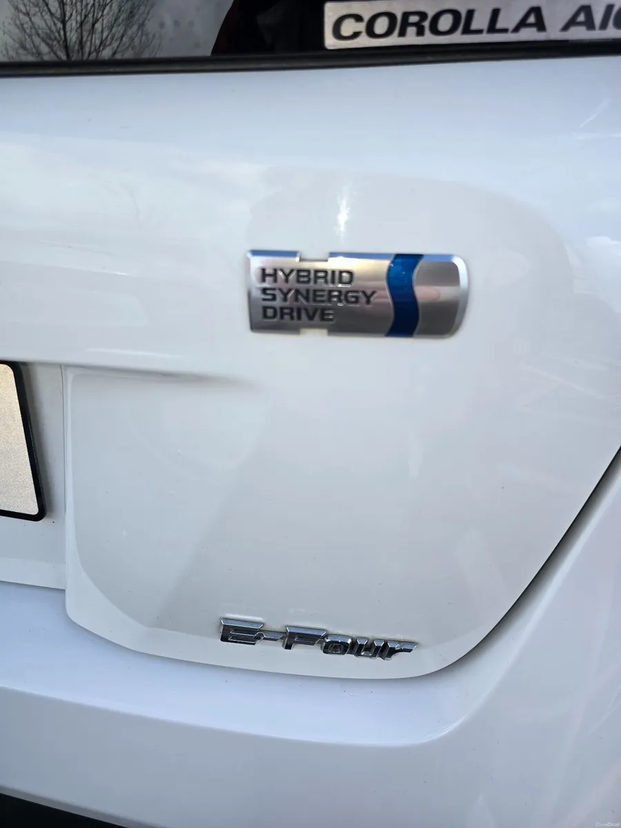 Toyota Prius 2017 - Image 2