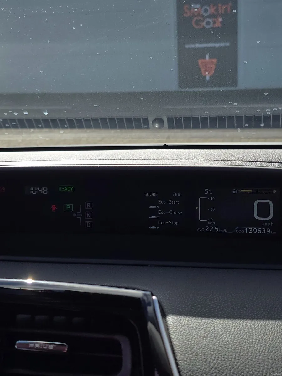 Toyota Prius 2017 - Image 3