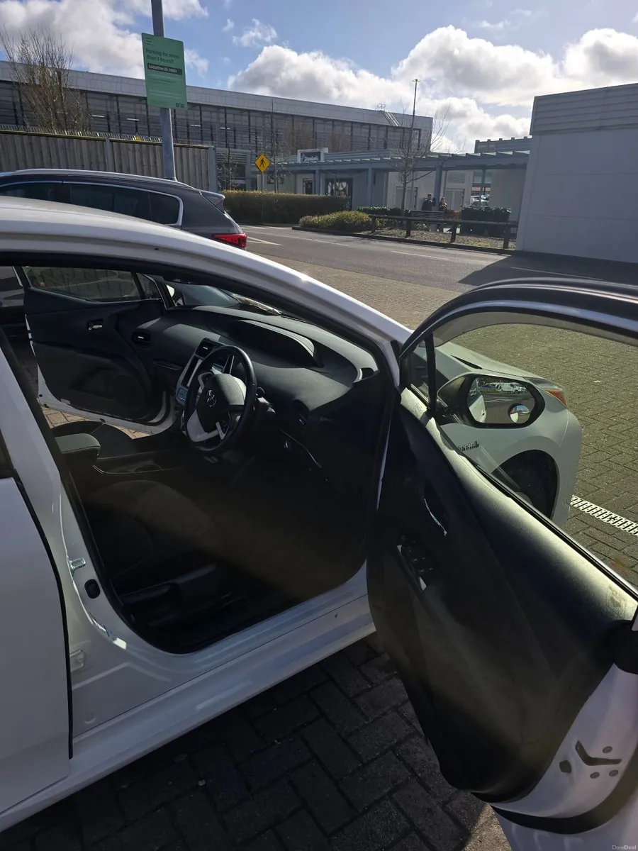 Toyota Prius 2017 - Image 4