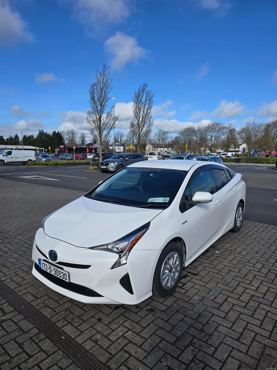Toyota Prius 2017 - Image 1