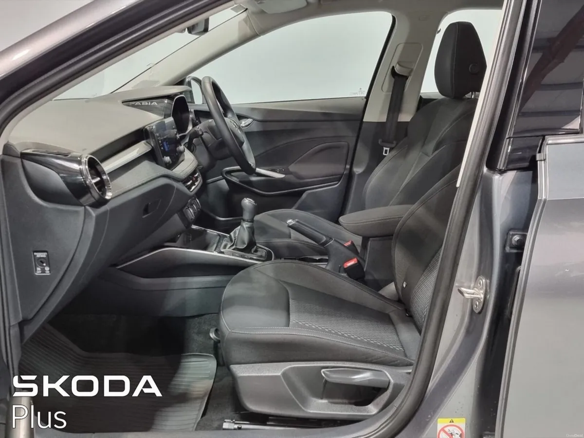 Skoda Fabia ** PANORAMIC MOON ROOF ** STYLE 1.0 MP - Image 4