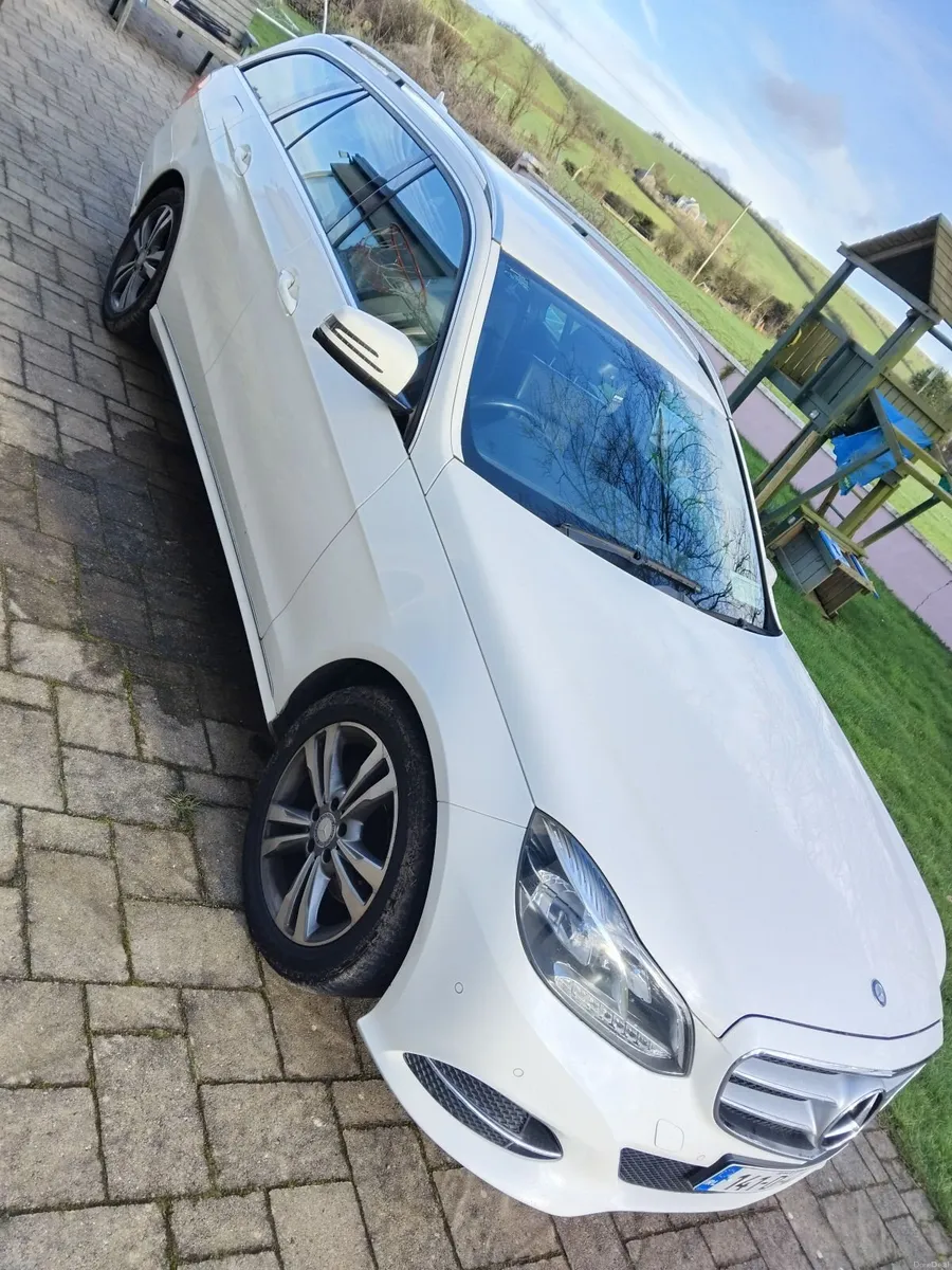 Mercedes-Benz E-Class 2014 7 Seater - Image 2