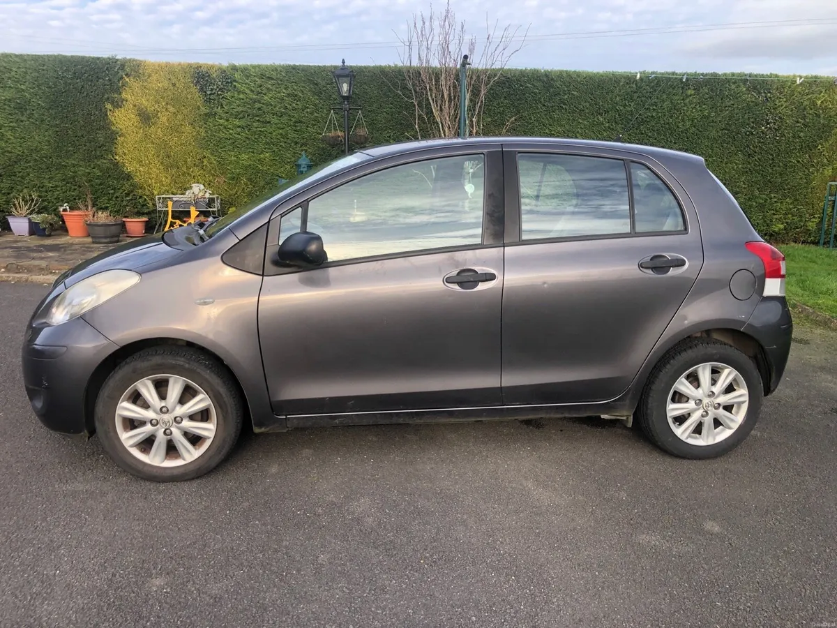 Toyota Yaris - Image 2