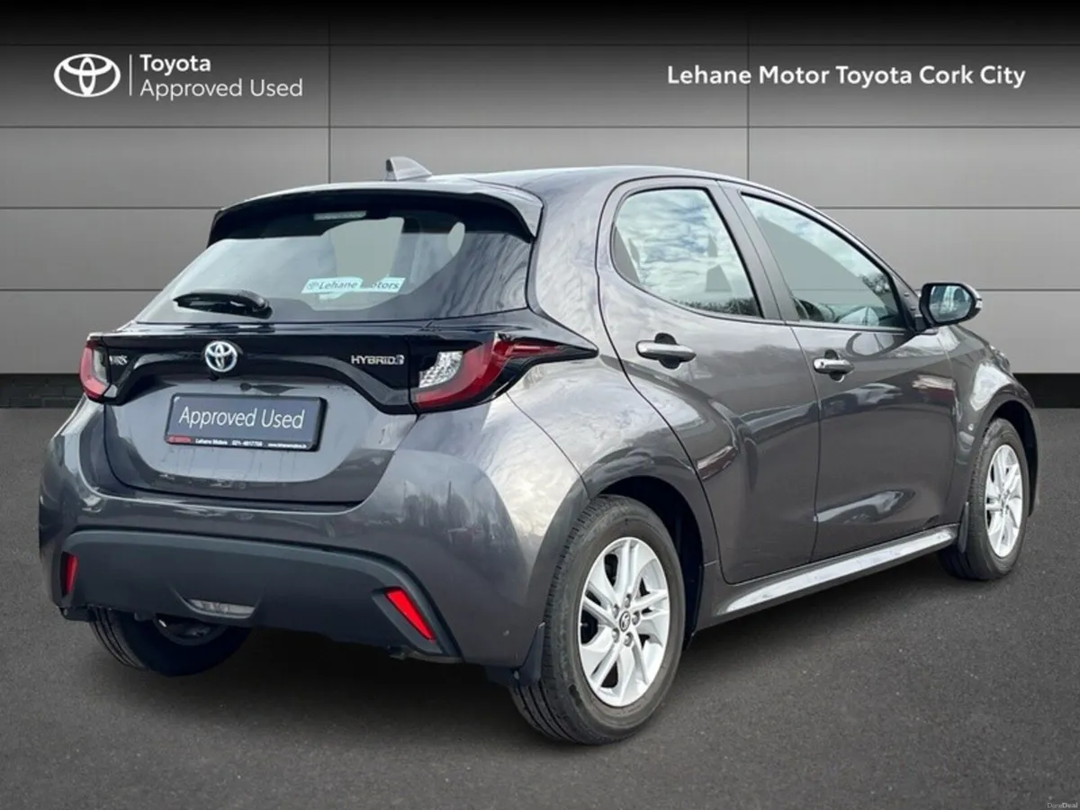 Toyota Yaris YARIS HYBRID LUNA - Image 2